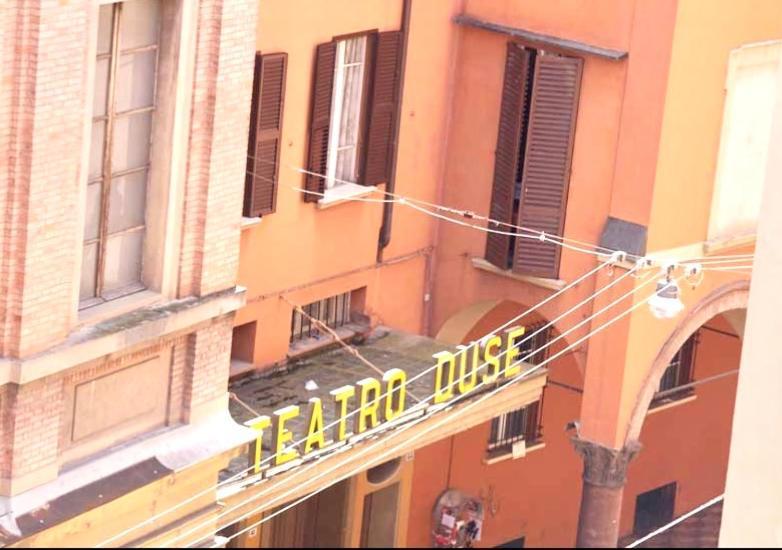 Mansarda Teatro Duse Centro Apartment Bologna Luaran gambar